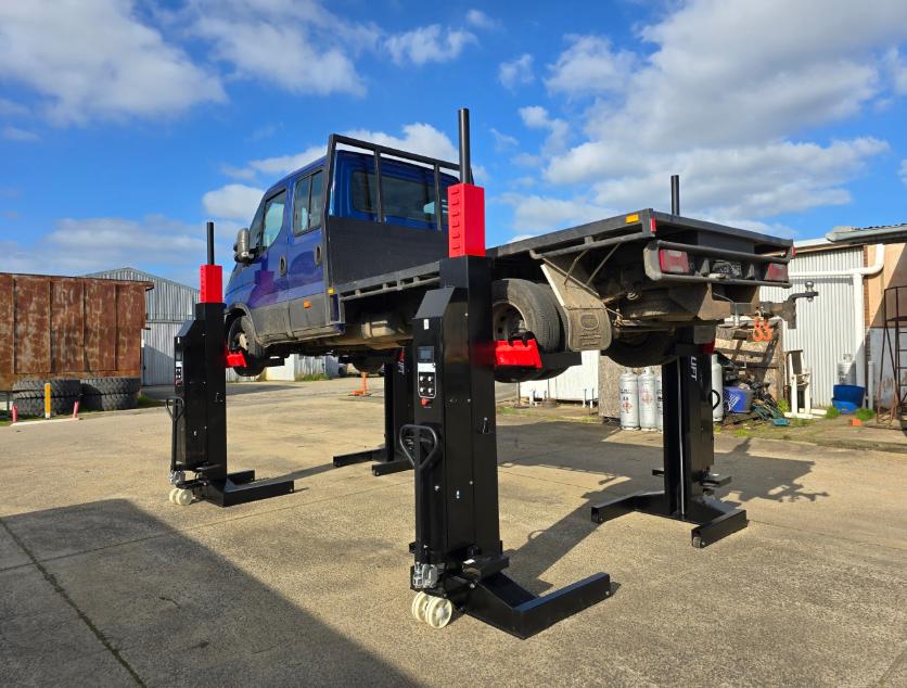 Truck hoist